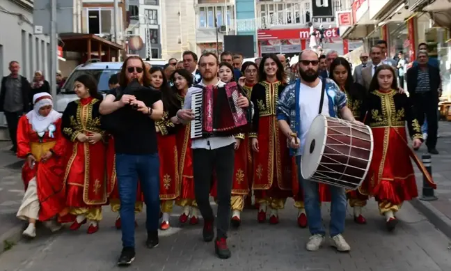 Artvin'de Turizm Haftası etkinlikleri kapsamında kortej yürüyüşü yapıldı
