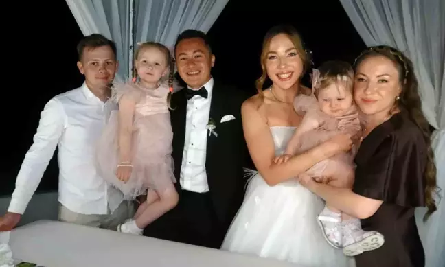 Mersinli İlyas Can Kil, Maldivler'de tanıştığı Sibiryalı Mariia Sadnova ile evlendi