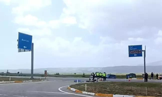 Çivril karayolu Denizler kavşağında meydana gelen kazada motosiklet sürücüsü hayatını kaybetti