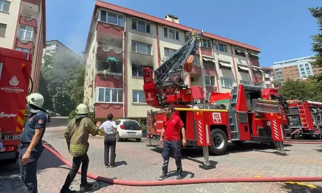 Şişli'de 4 Katlı Binada Çıkan Yangın Söndürüldü