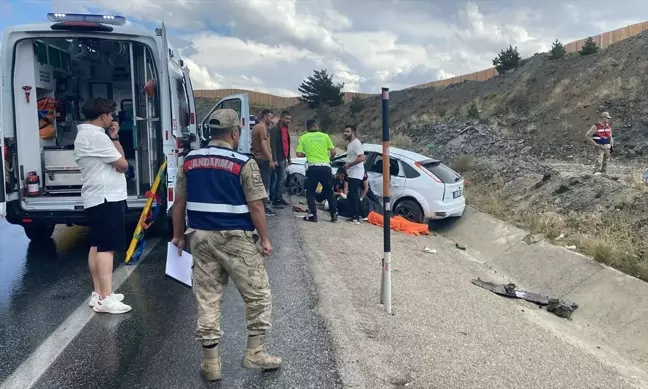 Erzincan'da Otomobil Kazası: 1'i Çocuk 4 Kişi Yaralandı