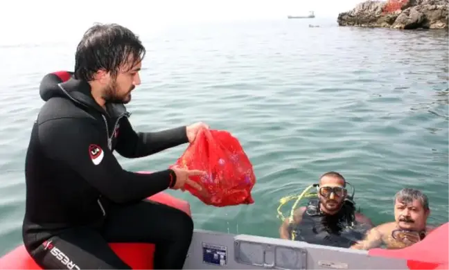 Zonguldak'ta Mavi Bayraklı Plajda Temizlik