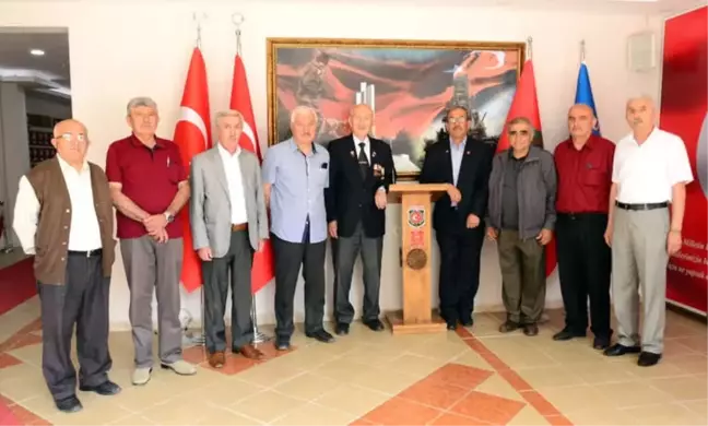 Türkiye Muharip Gaziler Derneği Başkanı Emekli Hakim Kıdemli Albay Ali Cesuroğlu;