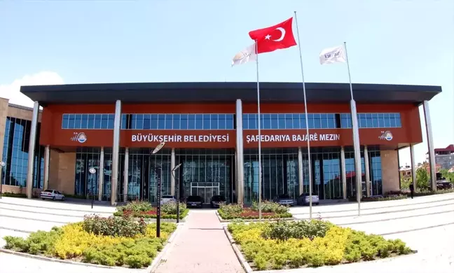 Van'da dolandırıcılık yaptıkları gerekçesiyle 2 belediye çalışanı işten çıkarıldı