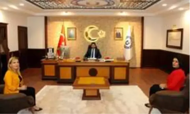 Girne ve Mesudiye Mahallesi Muhtarları Rektör Aldemir'i ziyaret etti