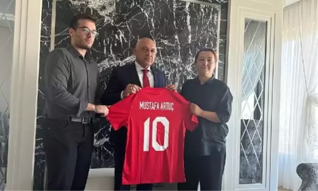 TFF Başkanı Mehmet Büyükekşi, Mustafa Artuç'un Ailesini Ziyaret Etti