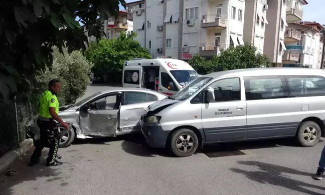 Manavgat'ta trafik kazası: 71 yaşındaki kadın yaralandı