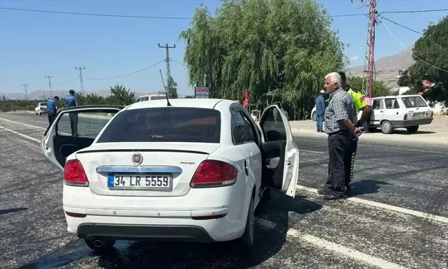 Malatya'da otomobil ile hafif ticari araç çarpıştı: 6 yaralı