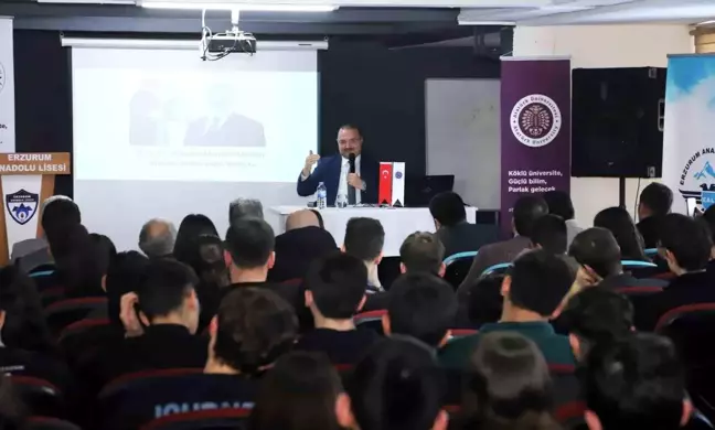 Rektör Hacımüftüoğlu, Kariyer Söyleşisi ile Öğrencilerle Buluştu