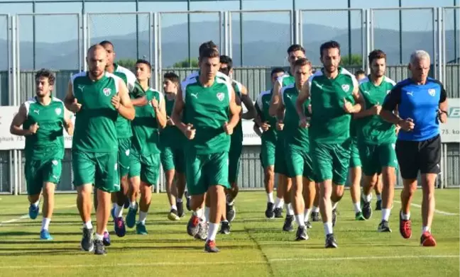 Bursaspor, Sahaya Eksik İndi