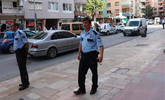 Boşanmak Üzere Olduğu Eşinin Yanında Gördüğü Erkeği Bıçakladı