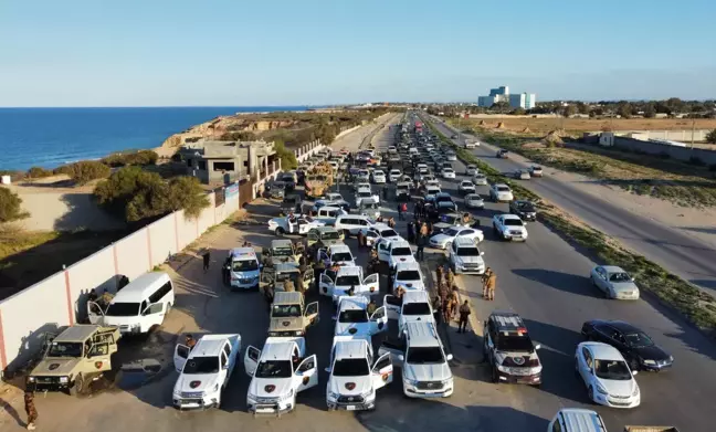 Misrata'dan yola çıkan askeri konvoy Trablus'a giriş yaptı (3)