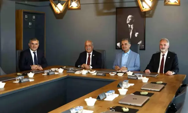 Sakarya Üniversitesi Rektörü Prof. Dr. Hamza Al, Atatürk Üniversitesi Rektörü Prof. Dr. Ömer Çomaklı'yı ziyaret etti