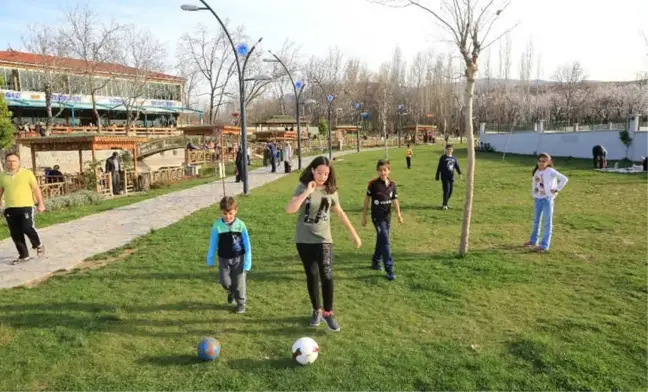 Galip Demirel'e Çınar Park'a Vatandaşlardan Yoğun İlgi