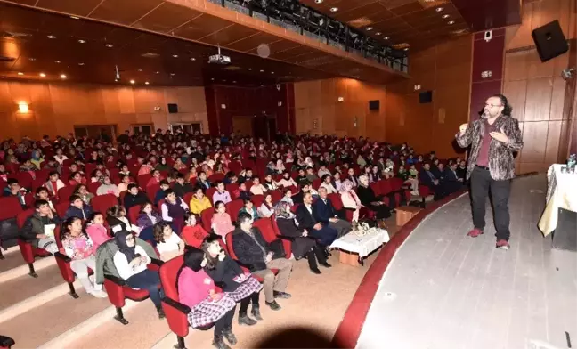 Yazar Sinan Yağmur, Ahlatlı öğrencilerle buluştu