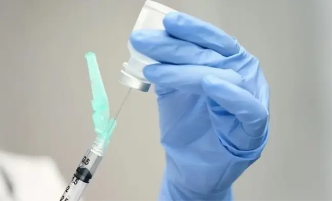 Tayland, Sinovac ile AstraZeneca Covid-19 aşılarını karıştırma kararı adlı