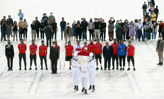 Avrupa Şampiyonu Ampute Futbol Milli Takımı, Anıtkabir'i ziyaret etti