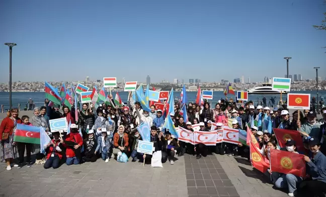 9 ülkeden gelen 100 çocuk, İstanbul Boğazı'nın keyfini çıkardı