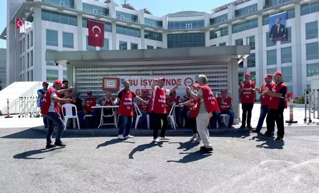 Sarıyer Belediyesinde grev yapan işçilerin eylemi 13'üncü gününde