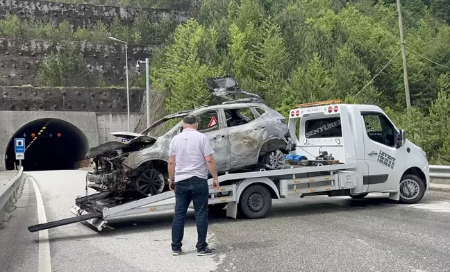 Bolu'da seyir halindeki otomobilde çıkan yangın söndürüldü