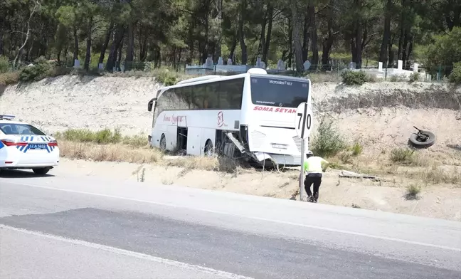 Çanakkale'de kontrolden çıkan otobüste 5 yolcu yaralandı