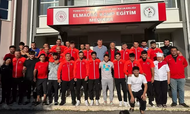 Serbest Güreş Milli Takımı 2023 Dünya Şampiyonası için Sırbistan'a gitti