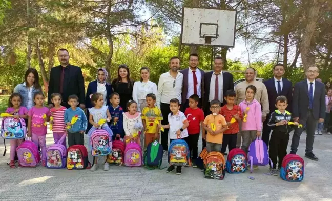 İnhisar Belediyesi Öğrencilere Çanta Hediye Etti