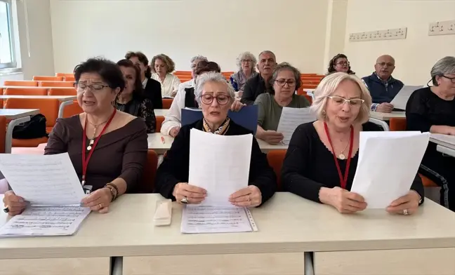 Sinop Üniversitesi'nde 3. Yaş Üniversitesi Mezuniyet Heyecanı