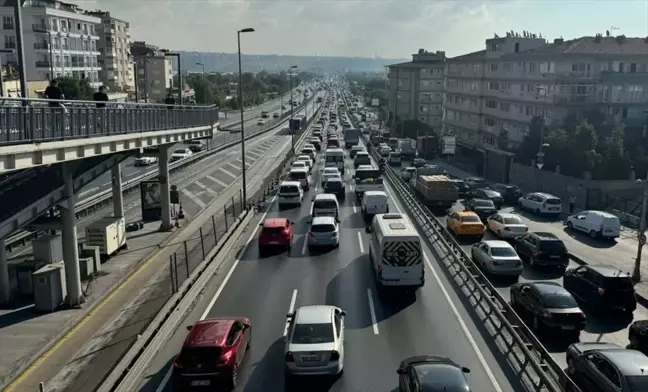 Avcılar-Küçükçekmece Metrobüs Hattında Trafik Yoğunluğu