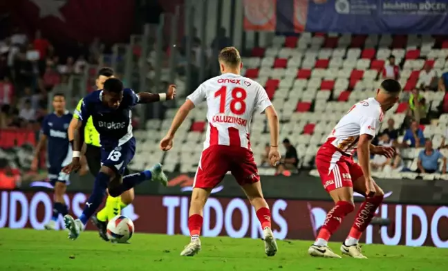 Fenerbahçe, Antalyaspor'u Deplasmanda 2-0 Mağlup Etti