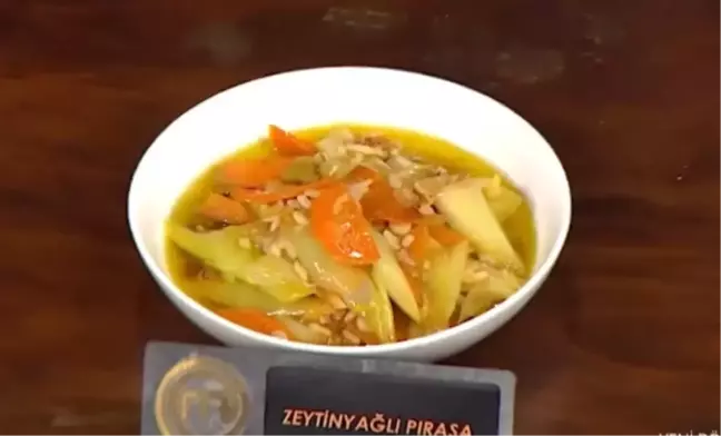 MasterChef zeytinyağlı pırasa tarifi! En güzel zeytinyağlı pırasa tarifi! Zeytinyağlı pırasa tarifi nasıl yapılır? Zeytinyağlı pırasa için malzemeler!