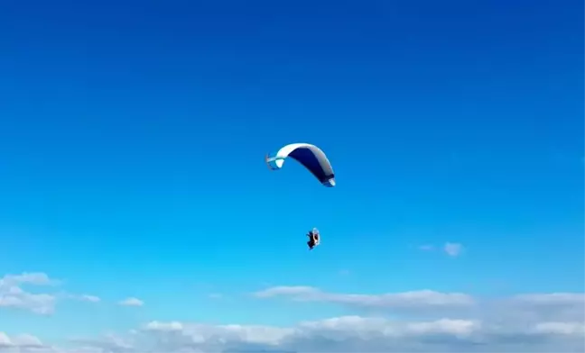 Düzce Off-Road Yarışlarında Paramotor Gösterisi