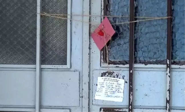 Silivri'de depremde hasar gören 4 bina mühürlendi