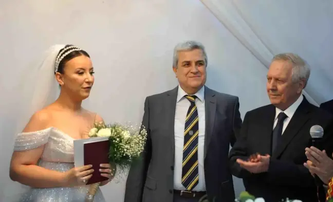Aziz Yıldırım, Salihli'de düğünde nikah şahidi oldu