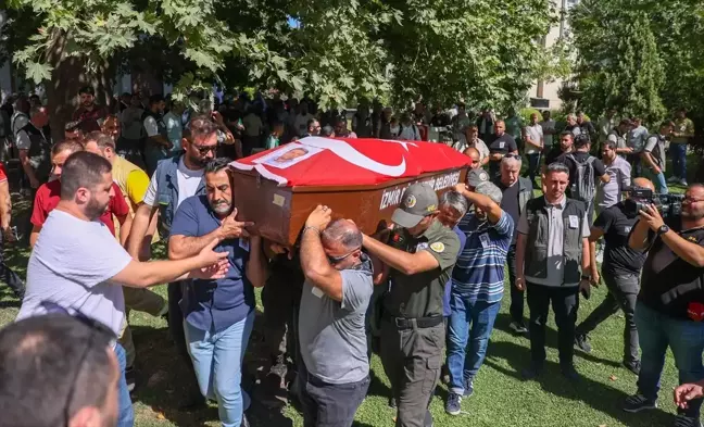 İzmir'de yangın bölgesinden dönen arazöz devrildi, operatör hayatını kaybetti