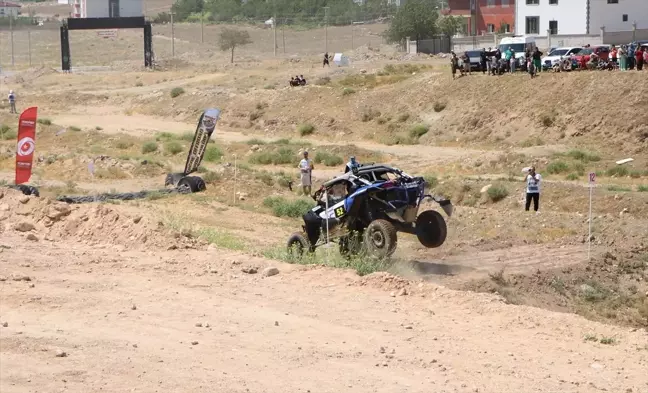 Niğde'de 15 Temmuz Şehitleri Anısına Off-Road Yarışı Düzenlendi