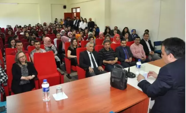 Simav Kaymakamı, Myo Öğrencileriyle 'Kariyer Günleri'nde Buluştu