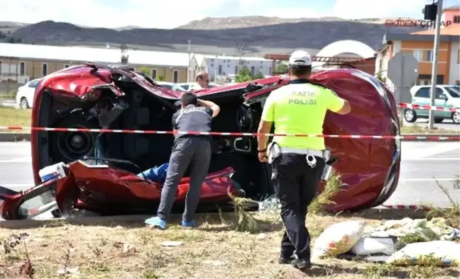 Sivas'ta TIR ile otomobil çarpıştı: 4 yaralı