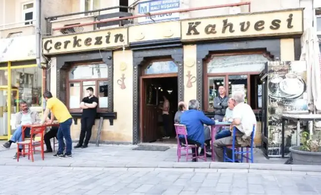 MÜDAVİMLERİ 'ÇERKEZİN KAHVESİ'NE KAVUŞTU