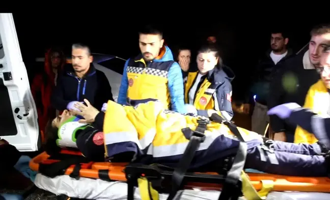 Manisa'da Ambulans ve Kamyonun Karıştığı Kaza: 4 Sağlık Personeli Yaralandı