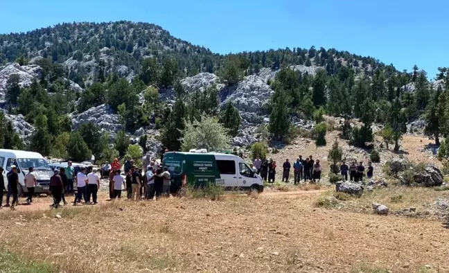 Mersin'de trafik kazasında hayatını kaybeden 17 yaşındaki motosiklet sürücüsü son yolculuğuna uğurlandı