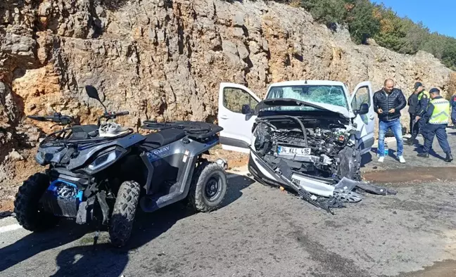 Burdur'da ATV ile ticari aracın çarpışması: 1 ölü, 1 yaralı