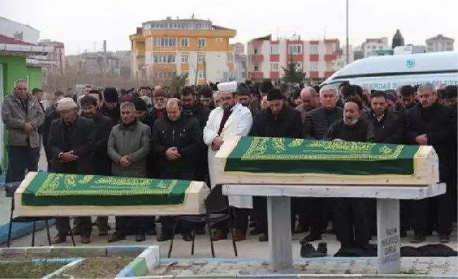 Katil Zanlısı Baba Tutuklandı, Öldürdüğü Damadı ve Dünürü Toprağa Verildi