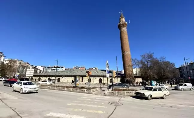 Sensörle takip edilen Ulu Cami minaresindeki eğim hareketleri durdu