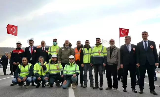 Ulaştırma ve Altyapı Bakanı Karaismailoğlu, Sinop'un Ayancık ilçesinde sel felaketinde yıkılan Terminal Köprüsü'nün açılış törenine katıldı