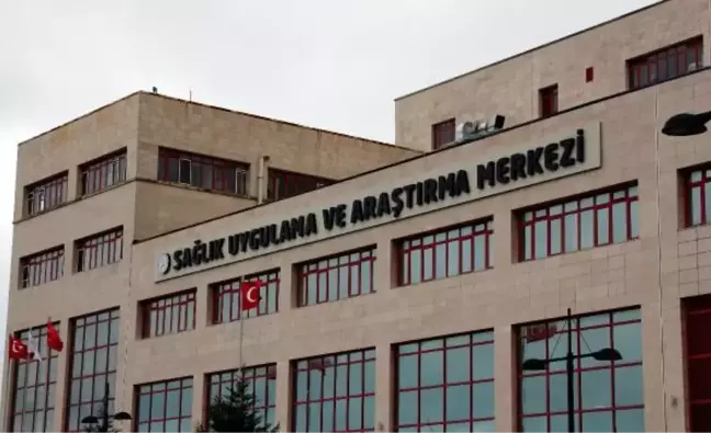 Yakınının ameliyata erken alınmadığı iddiasıyla iki doktoru darbetti