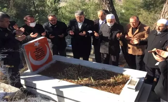 Son dakika haber... Şehit polis memuru Kadri Atan kabri başında anıldı