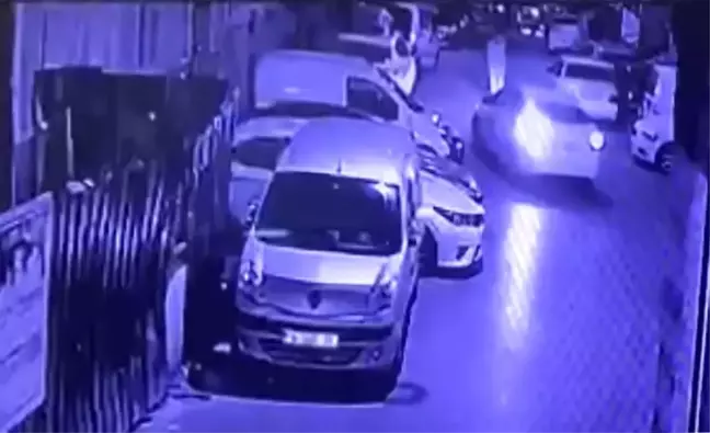Alkol alırken annesine küfreden arkadaşını öldürdü