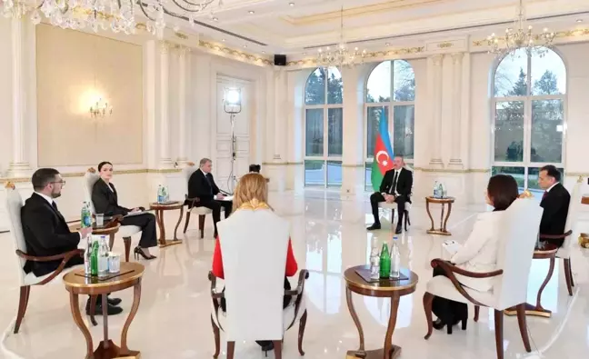 Azerbaycan Cumhurbaşkanı: Fransa, Ermenistan'ı silahlandırarak baskı altında tutuyor
