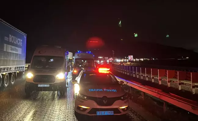 Kırıkkale'de 3 Aracın Karıştığı Trafik Kazasında 10 Kişi Yaralandı